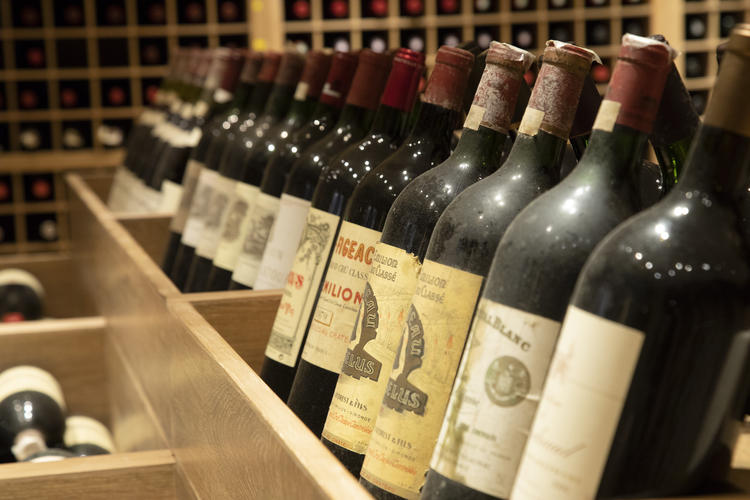 貴重で高級なWineのワインセラーは圧巻