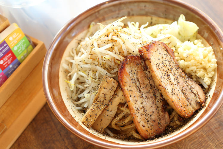 こだわりの小麦粉を社内で製麺◎
