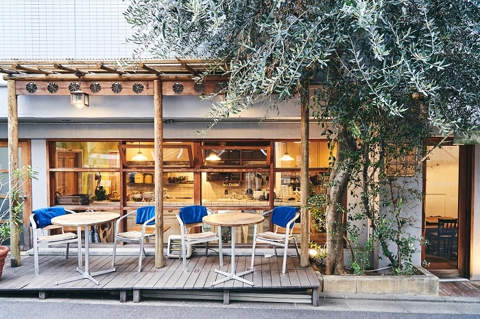 木の温かみ溢れる店内