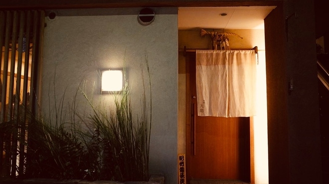 落ち着いた佇まいの大人の隠れ家