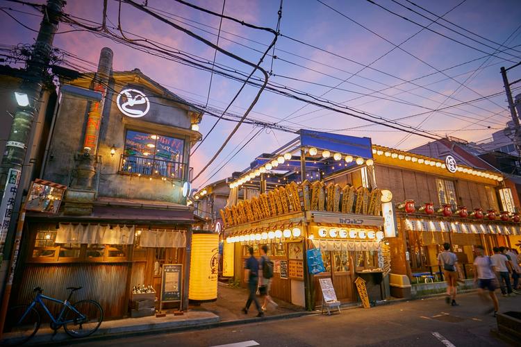ほぼ新宿のれん街の中の提灯が目印の外観☆