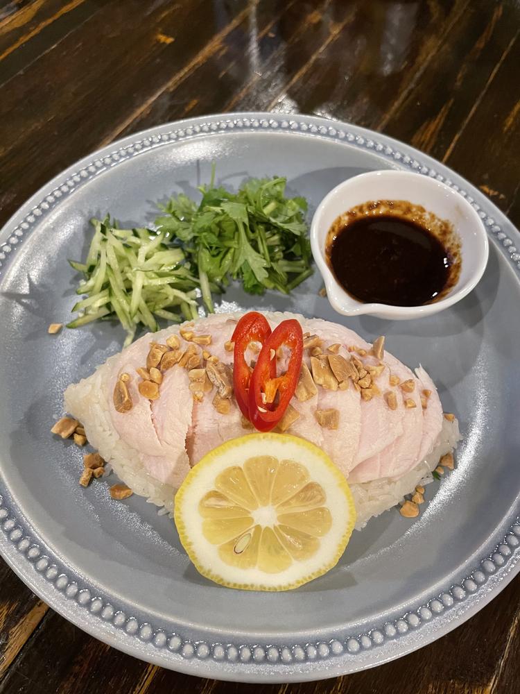 鶏のスープで炊いたカオマンガイ