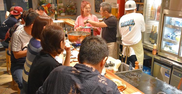 お客様が賑わう店内♪