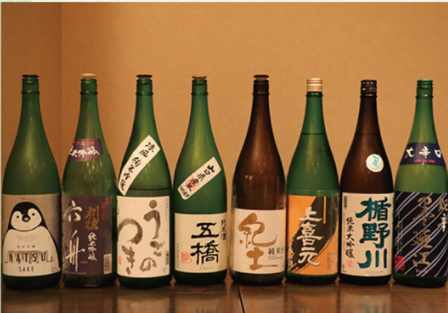 日本酒のほか、自家製の果実酒が大人気です