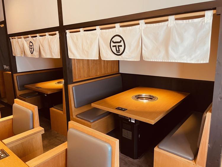 オープニングの清潔な店内で働けます!