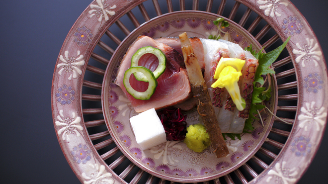 メニューは毎月変わるコース料理のみ