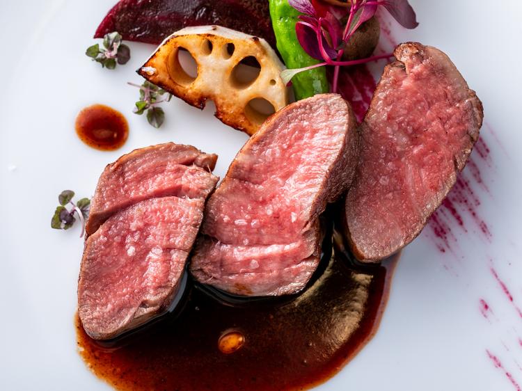 黒毛和牛フィレ肉のポワレ 仔牛のソース