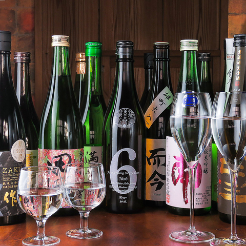 全国各地の日本酒をグラスで提供