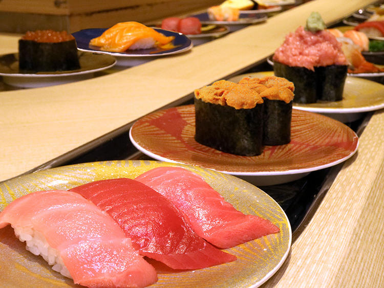 三崎港のマグロを中心に旬の食材を扱います