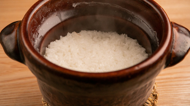 土鍋ご飯が食欲を引き立てる