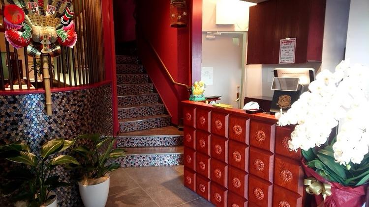 店頭は明るく、オシャレに