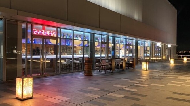 夜はダイニングバー的な使い方も♪