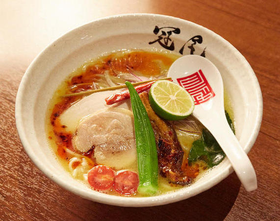 個性的な季節限定エスニック白湯も