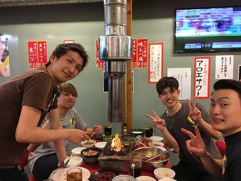 賄いは、肉まみれ