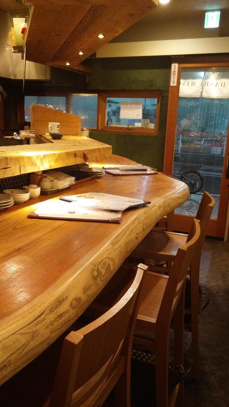 1階はカウンター席