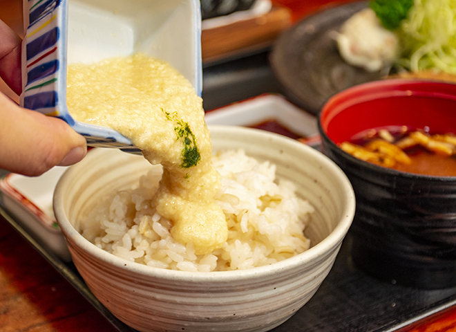 定食の麦飯&とろろも好評♪