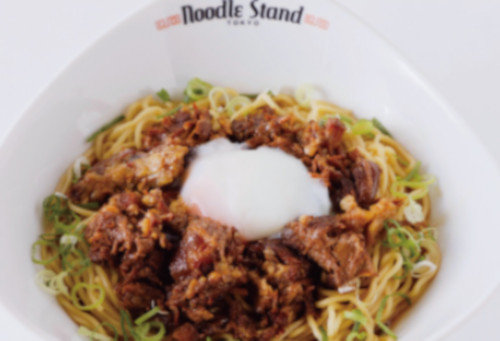 ヌースタ名物の牛煮込みまぜそば