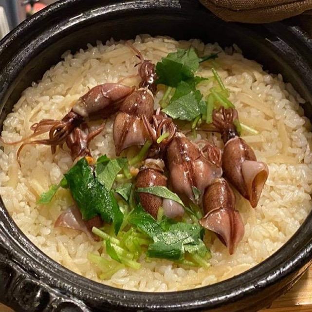 土鍋炊き込みご飯、食材は日替わりです。