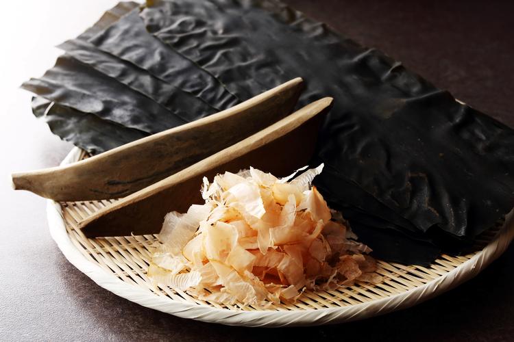 丁寧な出汁作りも当店の特徴の一つ