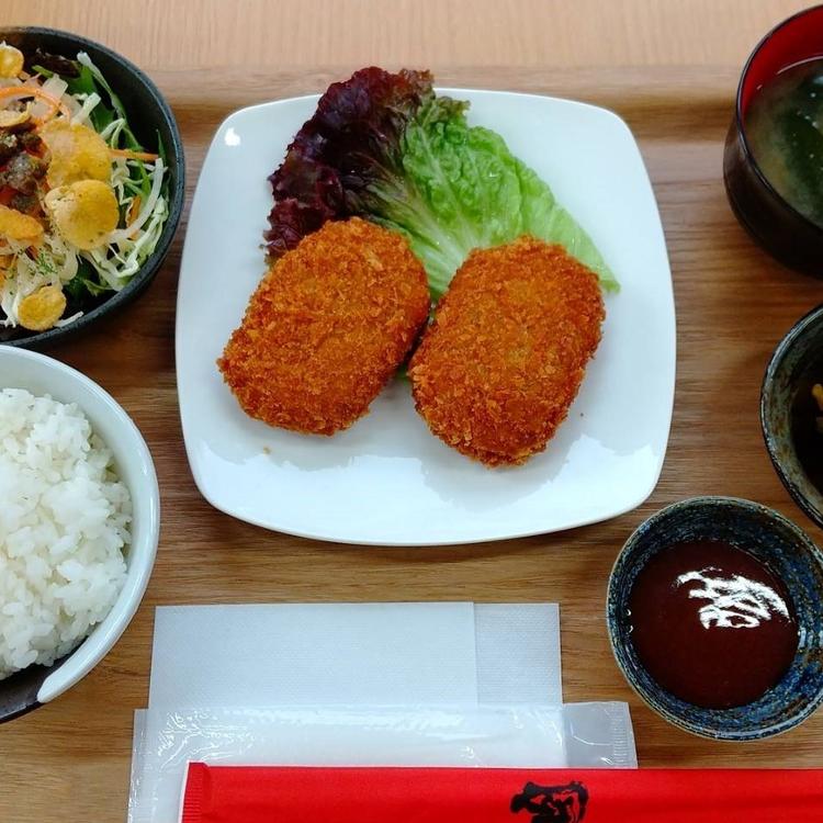 なにわ黒牛コロッケ定食