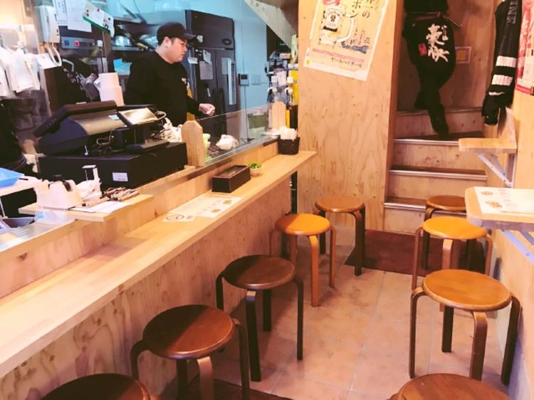 親しみやすい雰囲気の店内