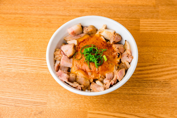 レアチャーシュー丼