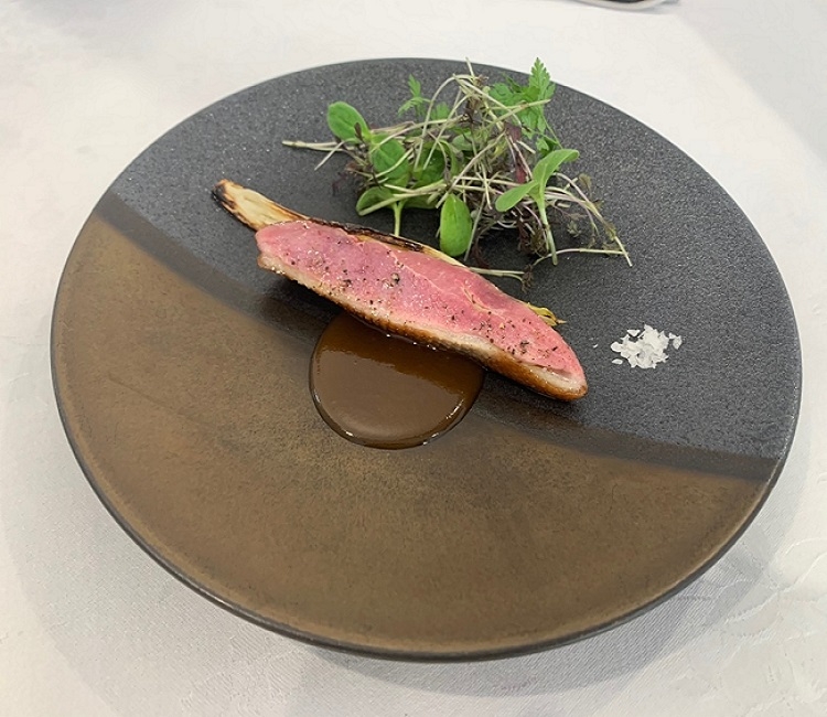メイン料理(カモのロースト)