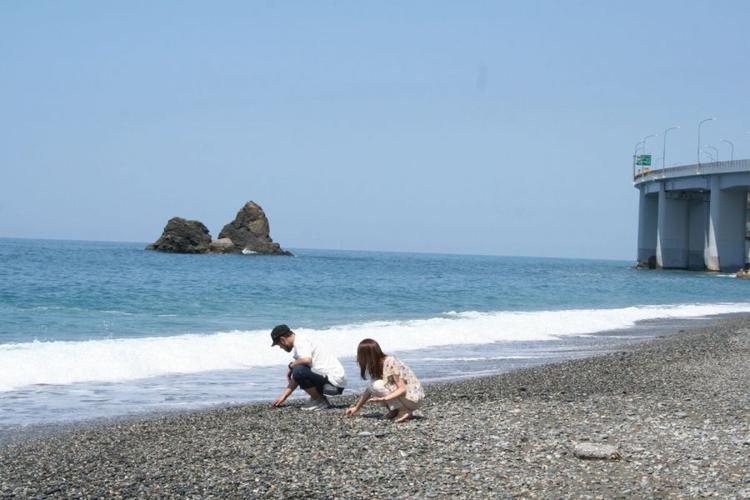 道の駅の目の前はひすい探しのできる海岸