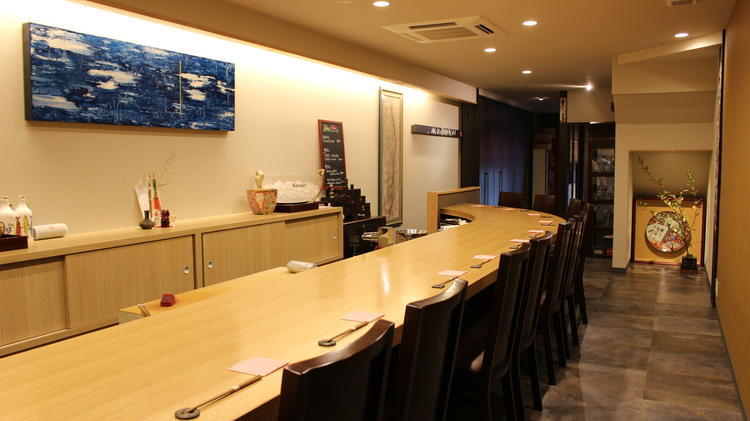 木のぬくもりが感じられる店内◎