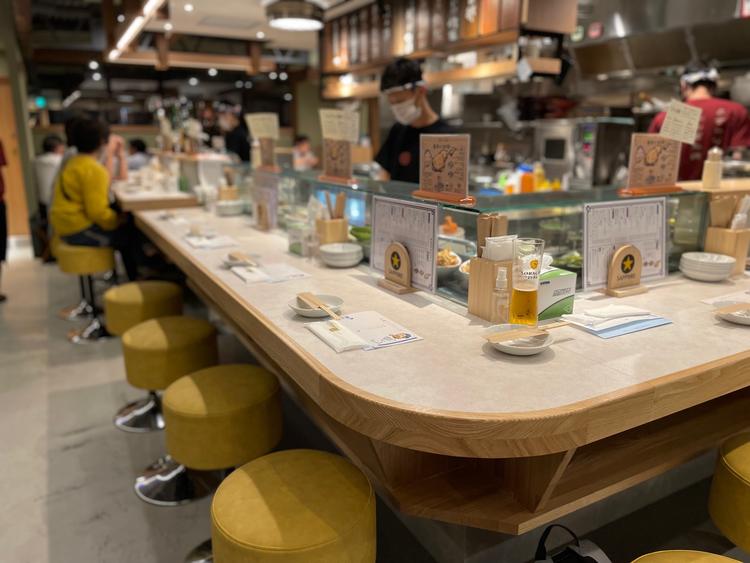 リニューアルして明るくなった店内