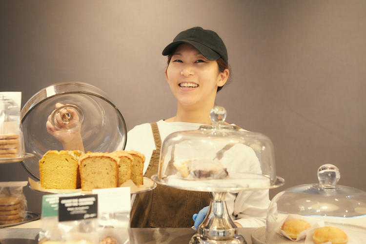 Megan Bar & Patisserie パティシエ