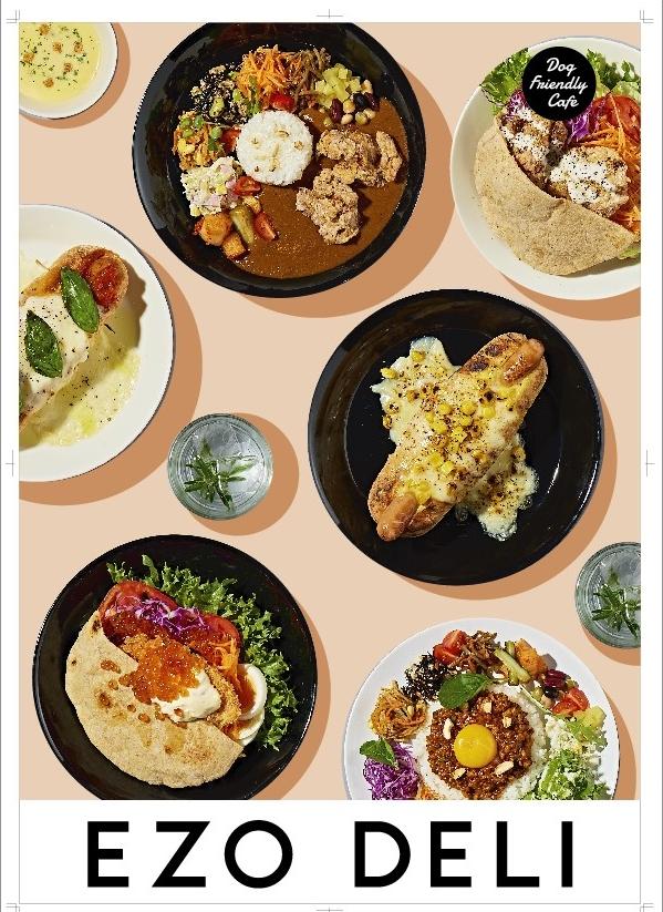 ホットドックやカレーなどのカフェメニュー