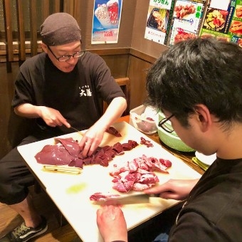 新鮮もつ仕込中