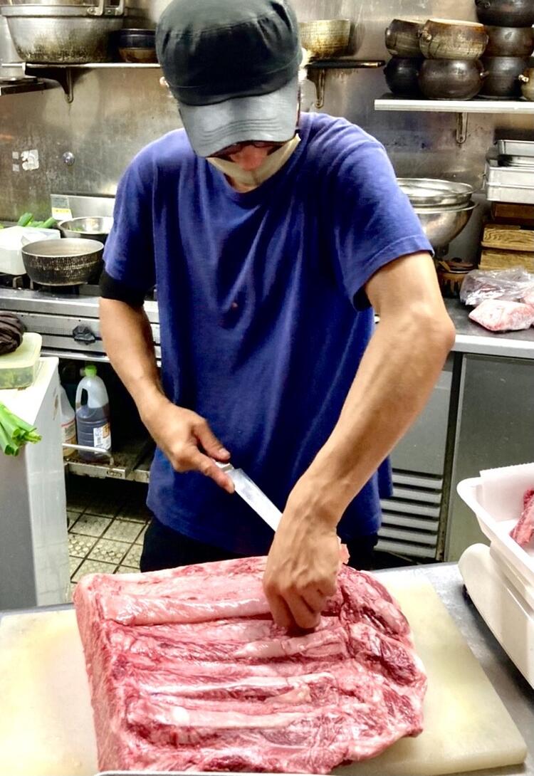 店長の肉捌き★