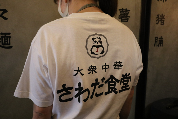 制服はかわいいTシャツを貸与