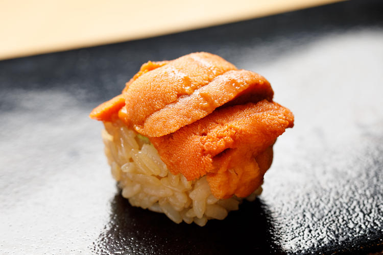 厳選した食材を生かした江戸前鮨