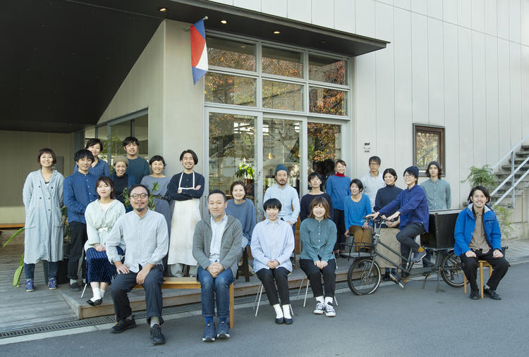色々な職種が集まる会社で、雑談から仕事へ