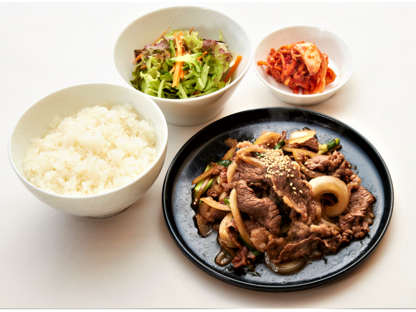 伝統の味を守りながら色々と挑戦してます