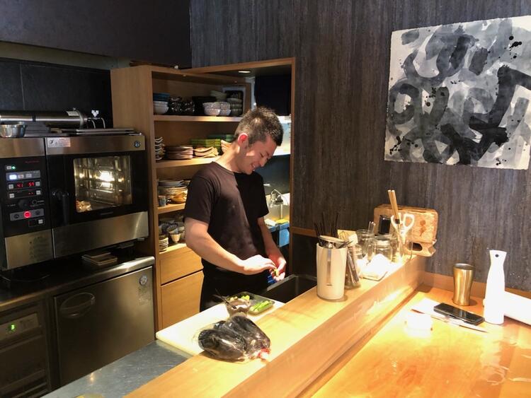 若い調理スタッフの方活躍中