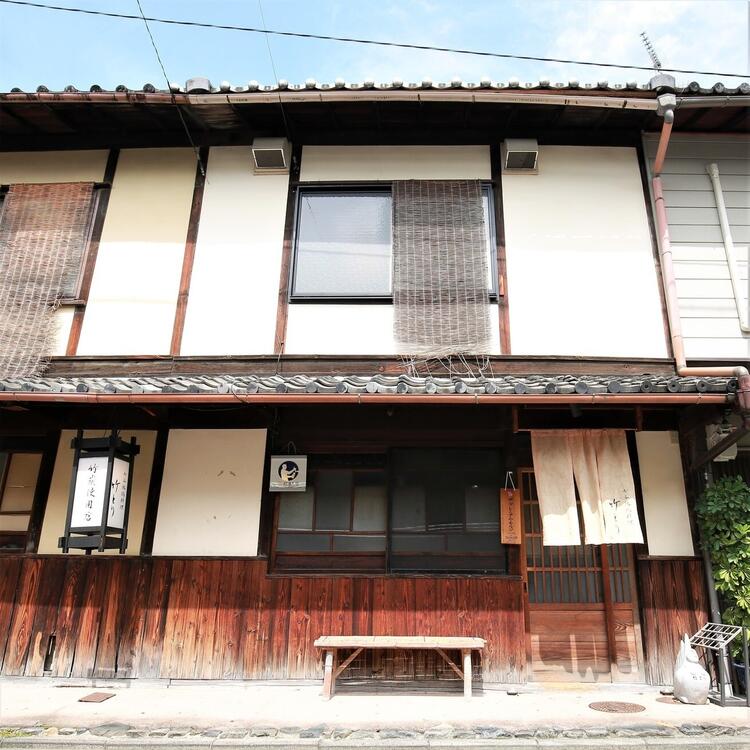 古き良き趣を感じさせる佇まい