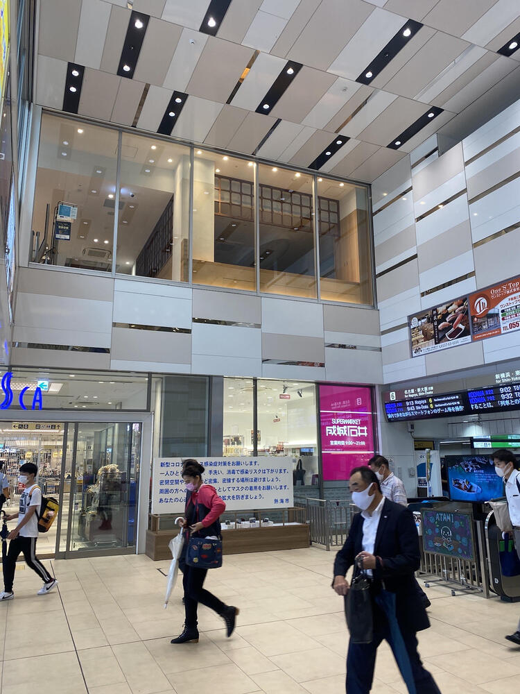 新店:pizzeria sun leone&gelateria ai pinoli