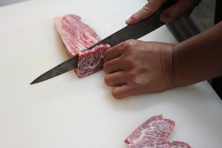 お肉を扱うスキルが伸びます