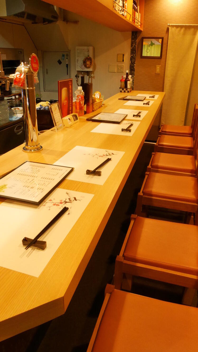一人ひとりのお客様と向きあうカウンター◎