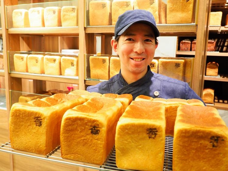 オールスクラッチのこだわりの食パンを提供