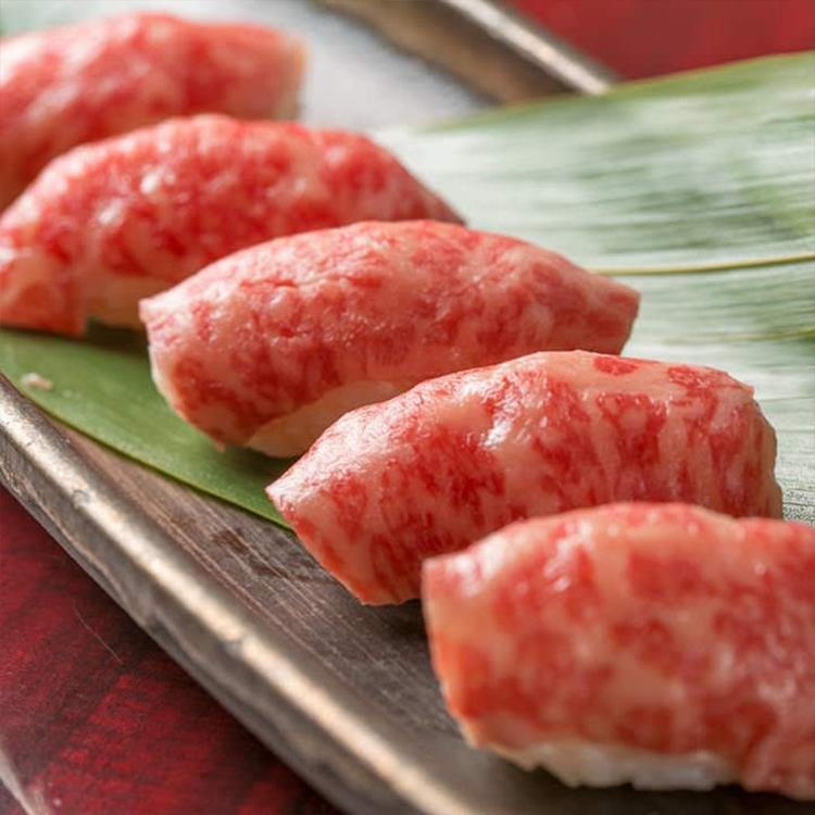 大人気の肉寿司!!当店の看板メニューです