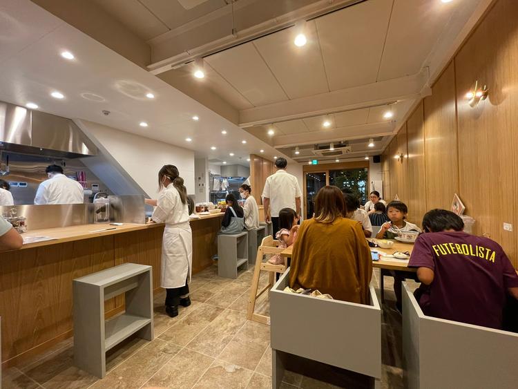 働きやすい綺麗な店内
