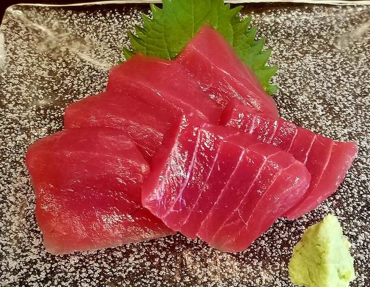 刺身を始め、珍しい部位を色々な調理法で!