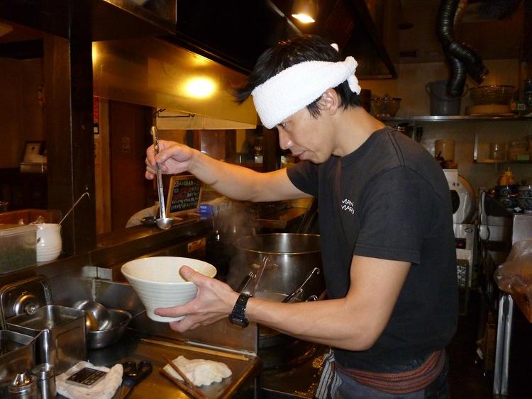 真心をこめてラーメン作りをしています。
