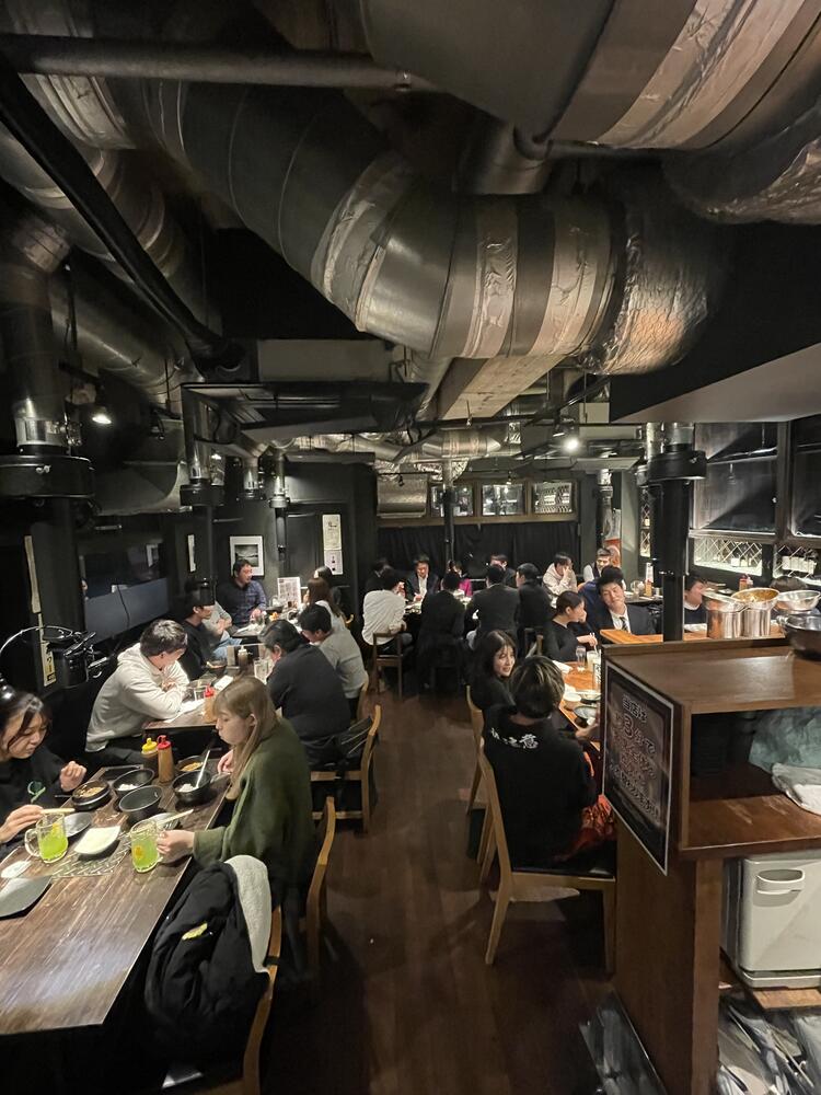 様々なシーンに対応できる落ち着いた店内