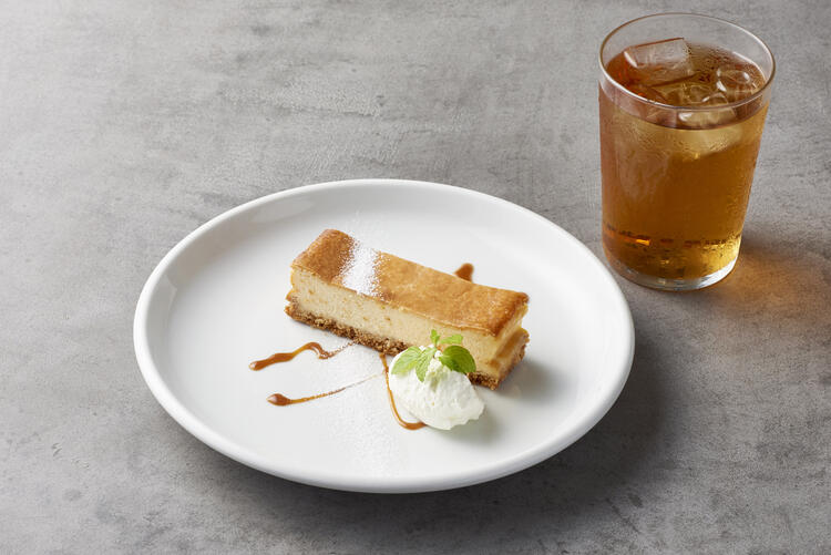 チーズケーキとドリンクのセット